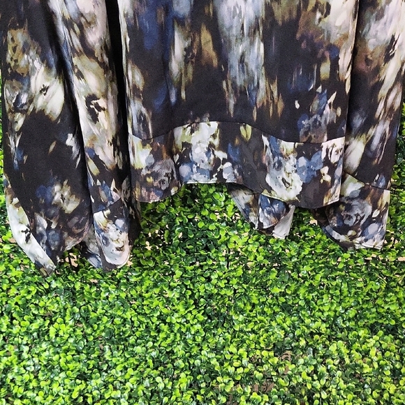 Black and White Sleeveless Sundress with V-Neck for CocktailVera Wang - Picture 5 of 15